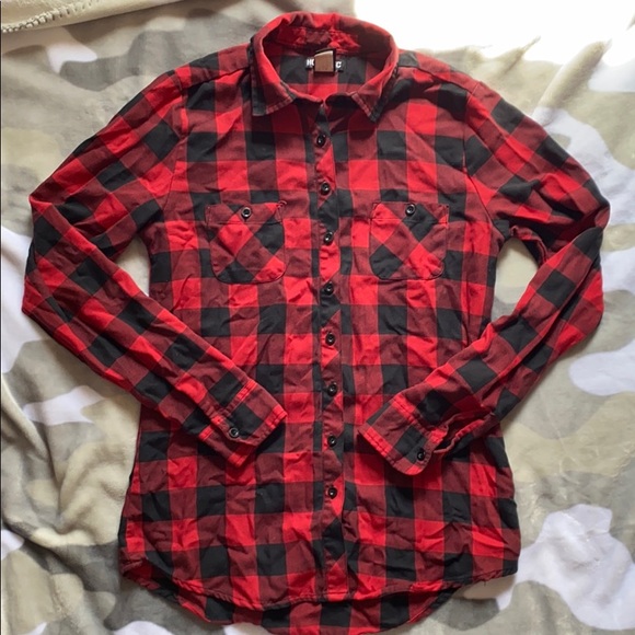Hot Topic Tops - Hot Topic Buffalo Plaid button down shirt